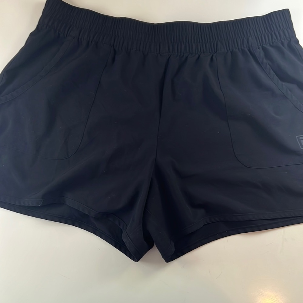 Brand: Fila Size:Medium Color:Black